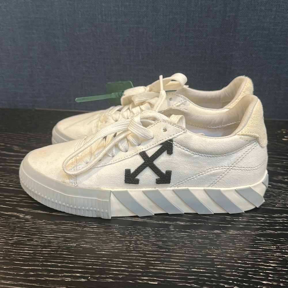 Off White “This That” sneakers